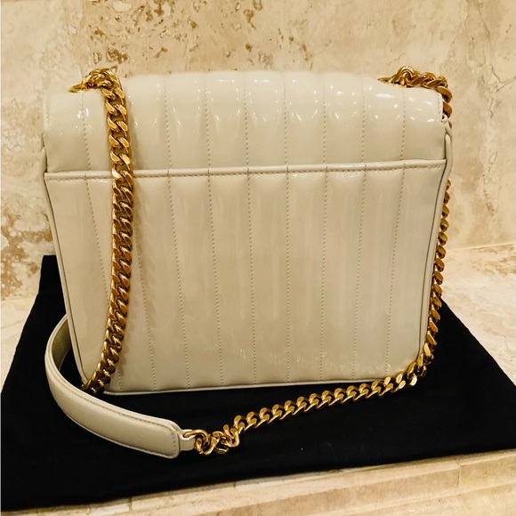 SAINT LAURENT LARGE PATENT VICKY BAG PATENT LEATHER GOLD MONOGRAM AND CHAIN. - Picture 2 of 8